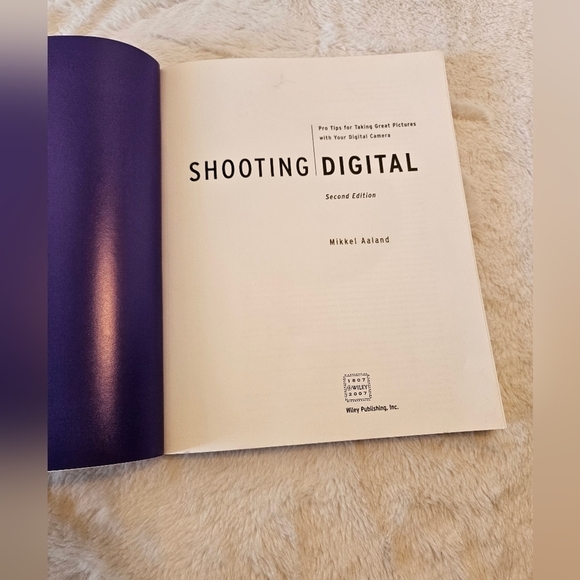 Shooting Digital 2nd-Edition Mikkel Aaland '07 Home Accents Cofffe Table Books - Picture 13 of 14